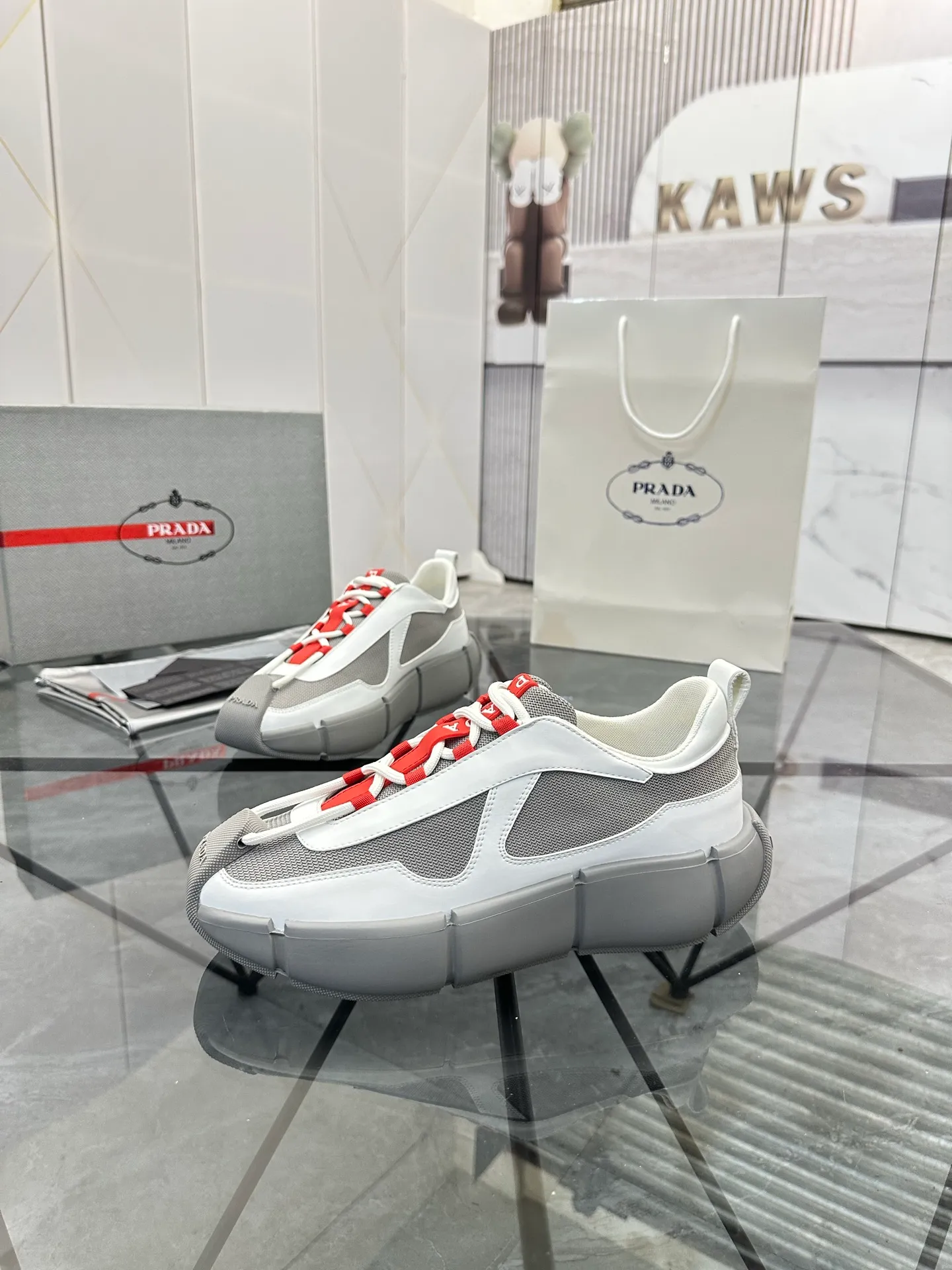 Men's shoes for sale 💰: 💰P540¥ High-end top quality Product trademark: Prada *"Prada*" low-top casual shoes Regular size: 38-45 (can be customized to 46) Product materials: upper imported first-layer cowhide spliced ​​with breathable mesh, breathable lining, cowhide foot pads, original ultra-light foam outsole. No.: 001